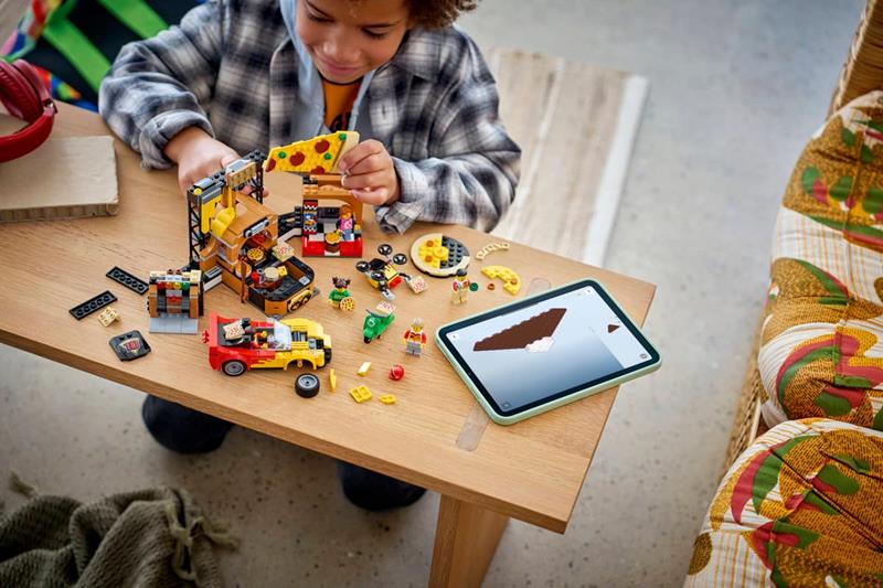 LEGO City - La pizzeria et ses véhicules de livraison