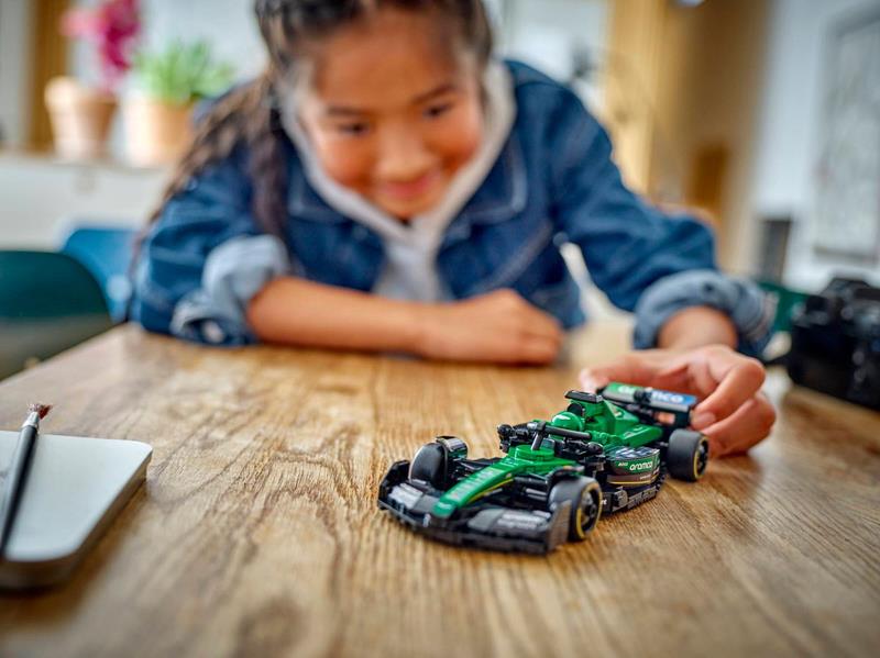 LEGO Speed Champions - Voiture de course Aston Martin Aramco F1® AMR28