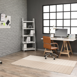 Le noir et le gris dans un espace de travail