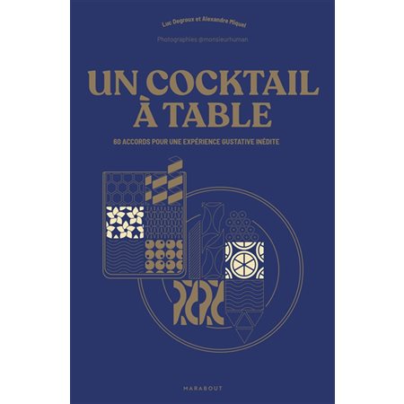 Un cocktail à table