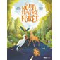 La route qui traverse la forêt